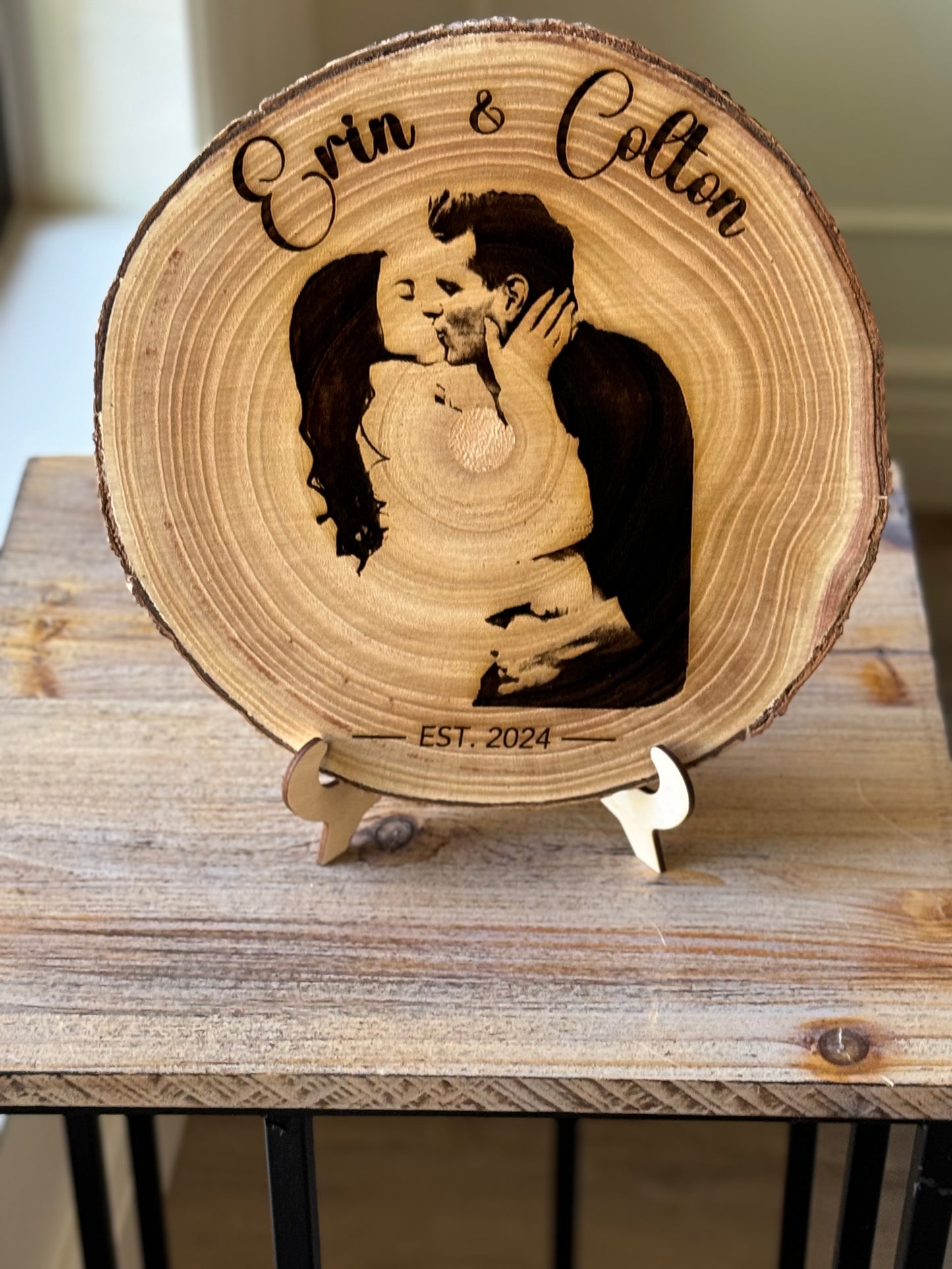 Custom Photo Silhouette  Engraved Wooden Rounds - Laser Engraved Tree Slice, Personalized Engraving with stand.